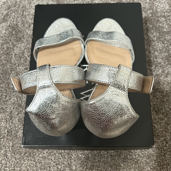 JCREW Silver shoes - Size 11 - Picture 3 of 5
